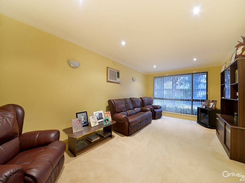 23 St Boswells Avenue, Berwick VIC 3806