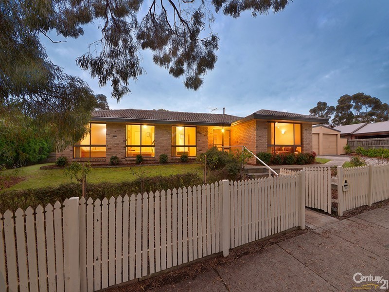23 St Boswells Avenue, Berwick VIC 3806