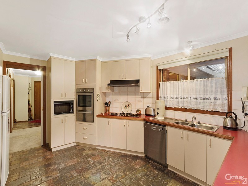 16 Coolabah Grove, Berwick VIC 3806