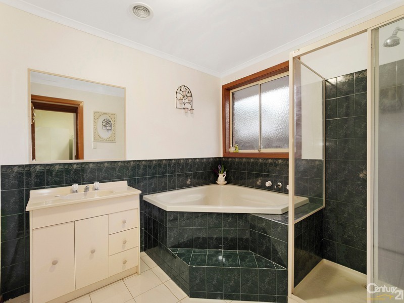16 Coolabah Grove, Berwick VIC 3806