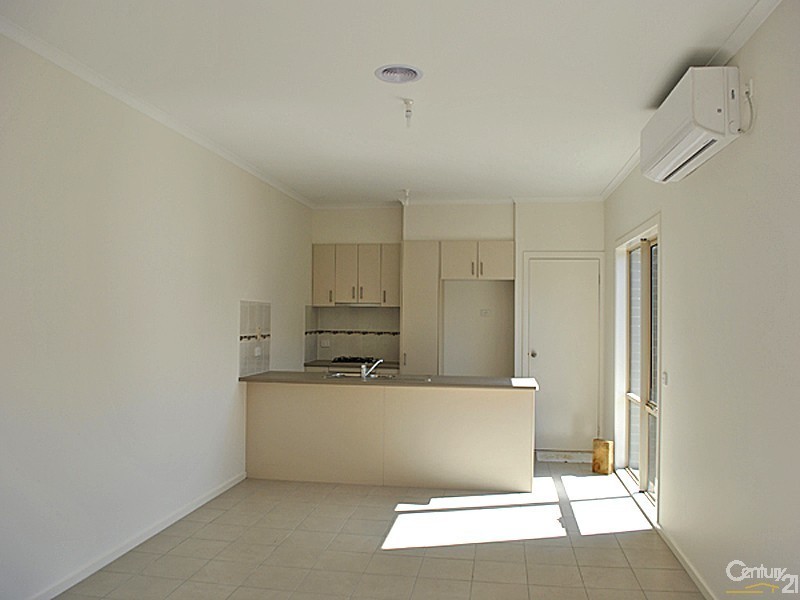 6 Elderberry Alley, Cranbourne North VIC 3977