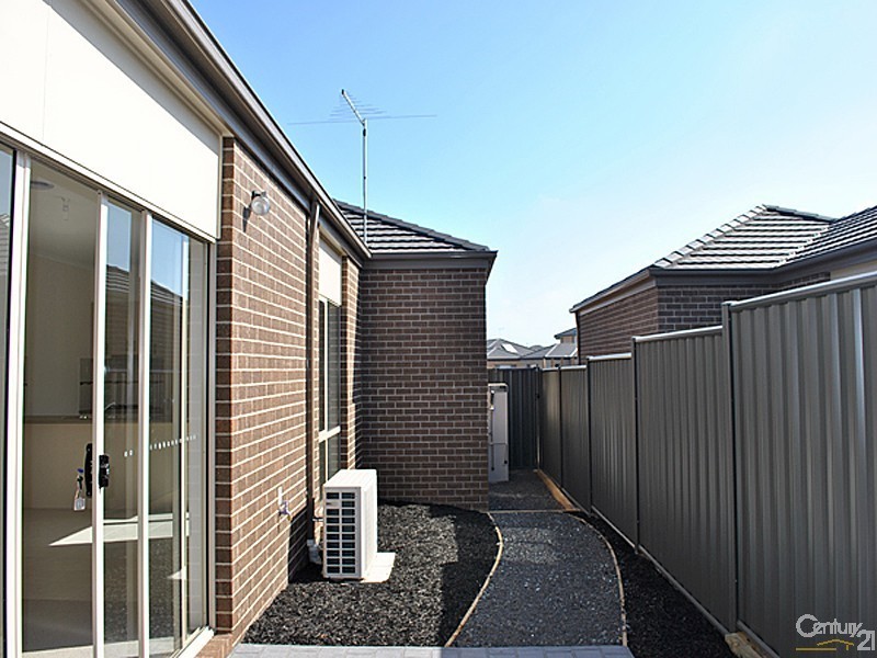 6 Elderberry Alley, Cranbourne North VIC 3977