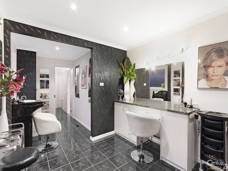 34 Thomas Mitchell Drive, Endeavour Hills VIC 3802