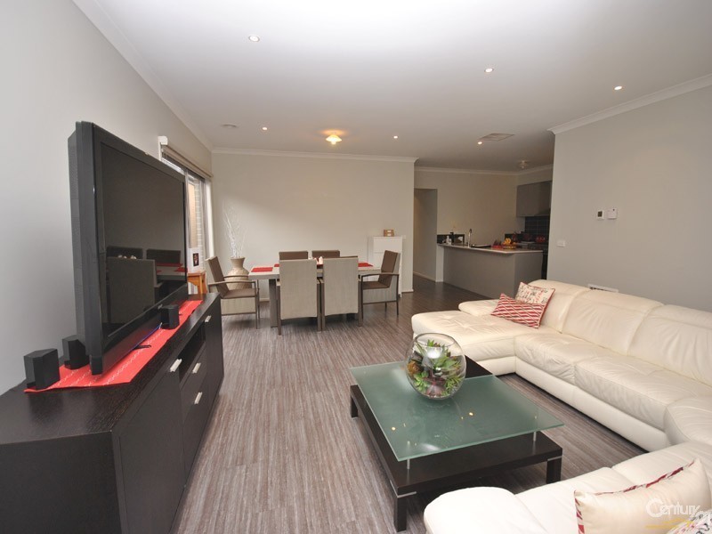 30 Chagall Parade, Clyde North VIC 3978