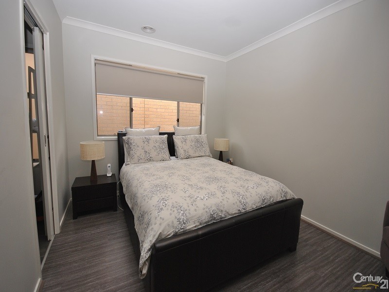 30 Chagall Parade, Clyde North VIC 3978