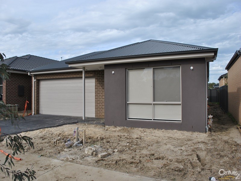 30 Chagall Parade, Clyde North VIC 3978