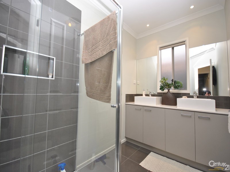 30 Chagall Parade, Clyde North VIC 3978