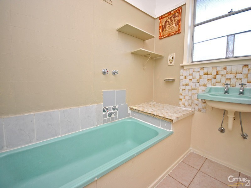 8 Camphor Court, Doveton VIC 3177