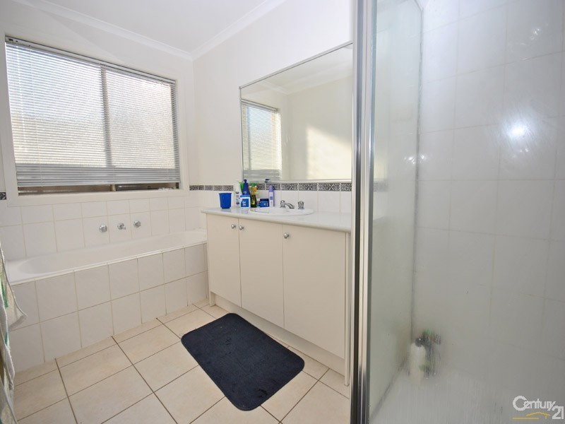 4 Larne Close, Berwick VIC 3806