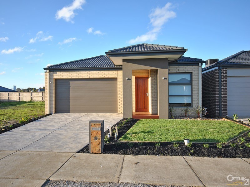 9 Brightstone Drive, Clyde North VIC 3978
