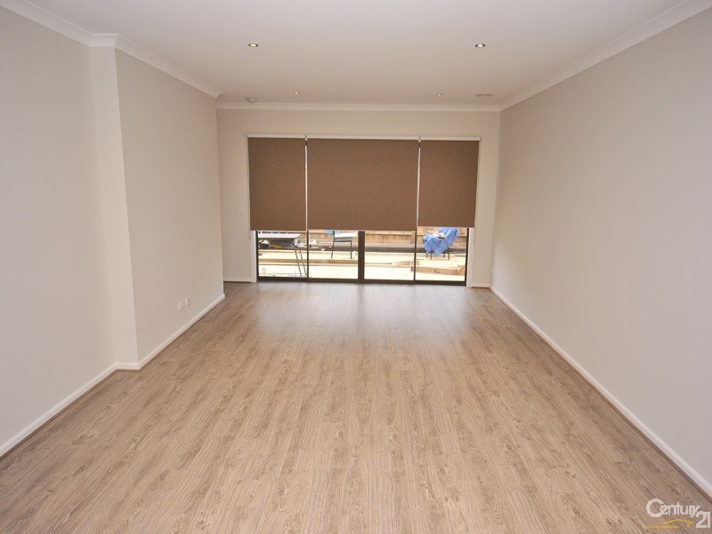 9 Brightstone Drive, Clyde North VIC 3978