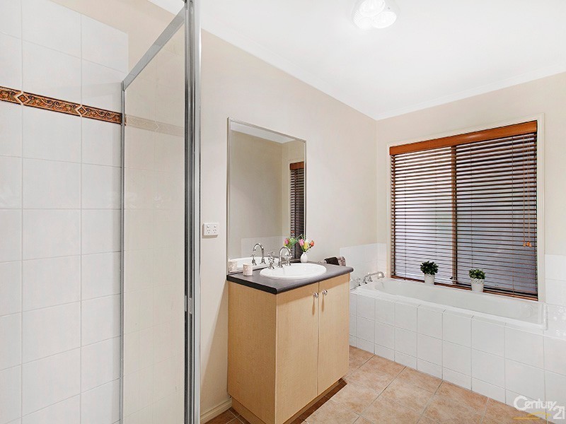 7 Farnborough Way, Berwick VIC 3806