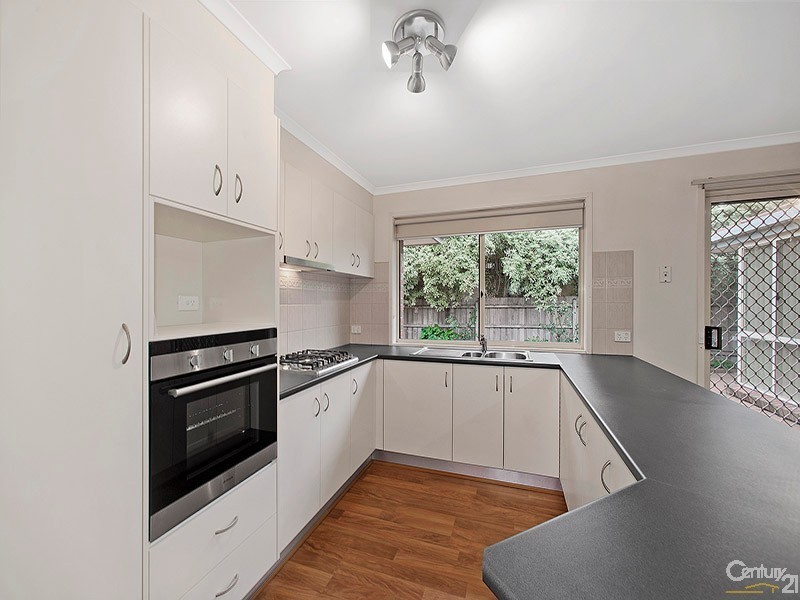 122 Strathaird Drive, Narre Warren South VIC 3805