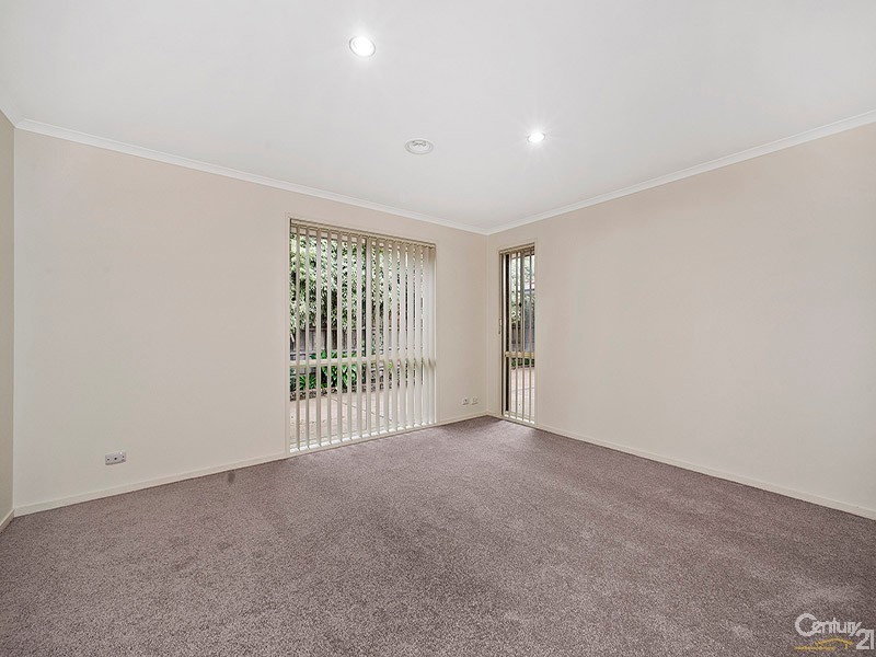 122 Strathaird Drive, Narre Warren South VIC 3805