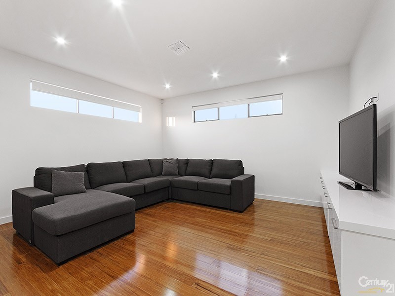 26 Spearwood Rise, Cranbourne West VIC 3977