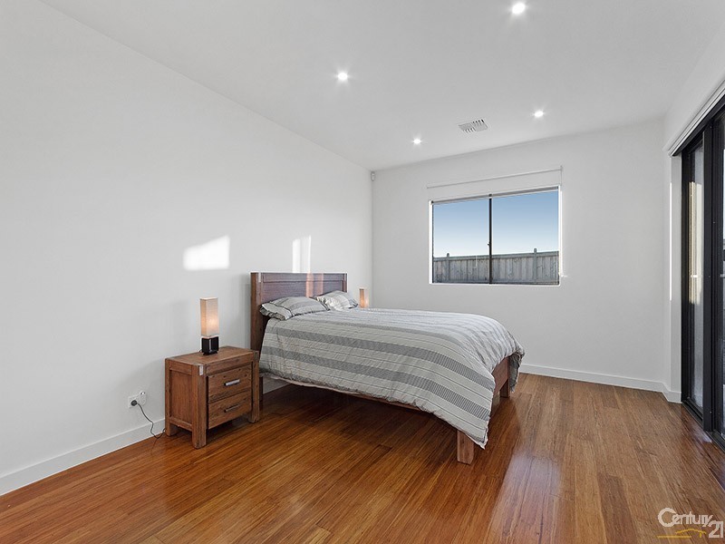 26 Spearwood Rise, Cranbourne West VIC 3977