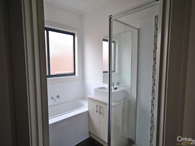 17 Peridot Avenue, Officer VIC 3809