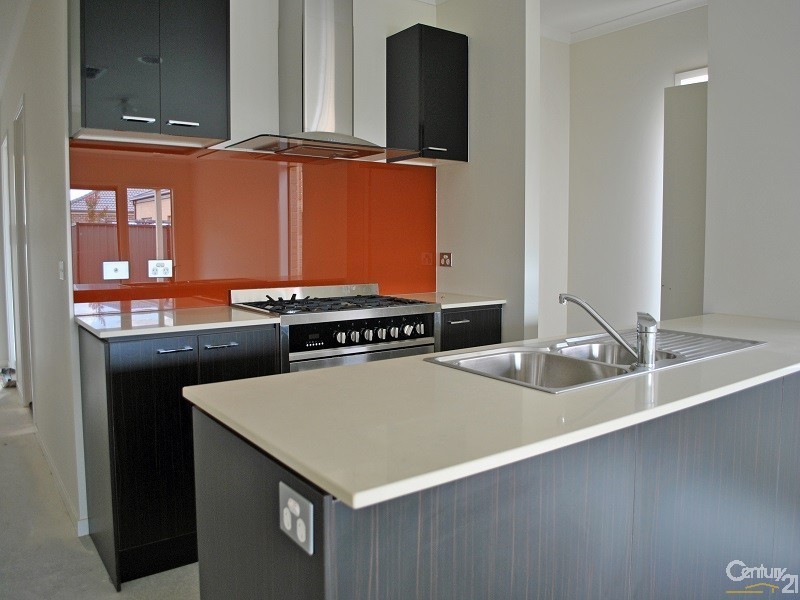 35 Connewarra Crescent, Clyde North VIC 3978