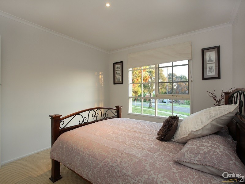 1/15 Sweeney Drive, Narre Warren VIC 3805