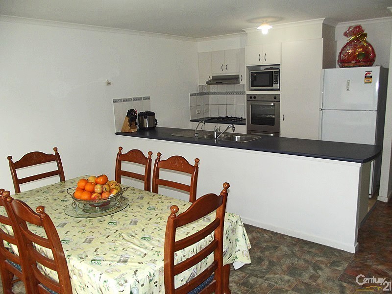 19  Taplan Crescent, Cranbourne West VIC 3977