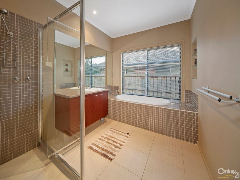 81 Skyline Way, Berwick VIC 3806