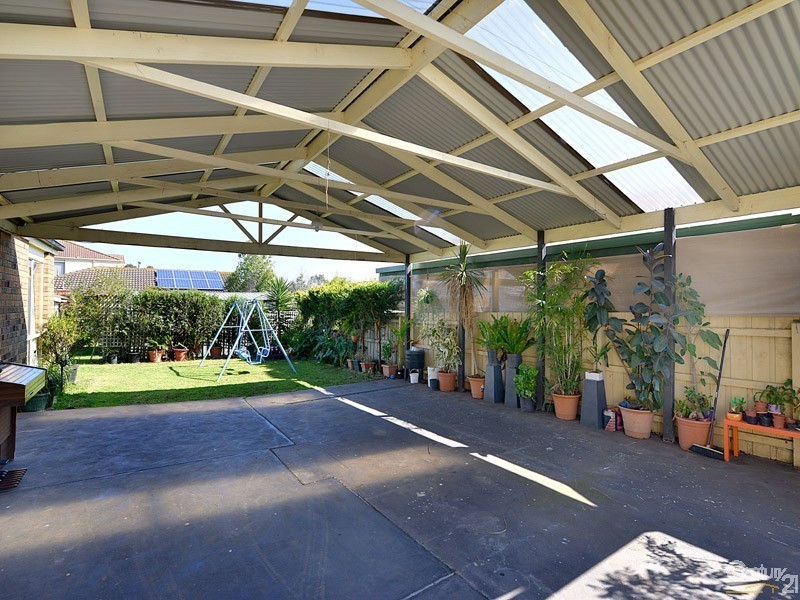 51 Sneddon Drive, Narre Warren South VIC 3805