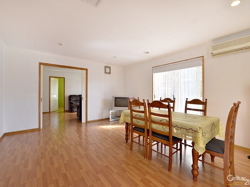 51 Sneddon Drive, Narre Warren South VIC 3805