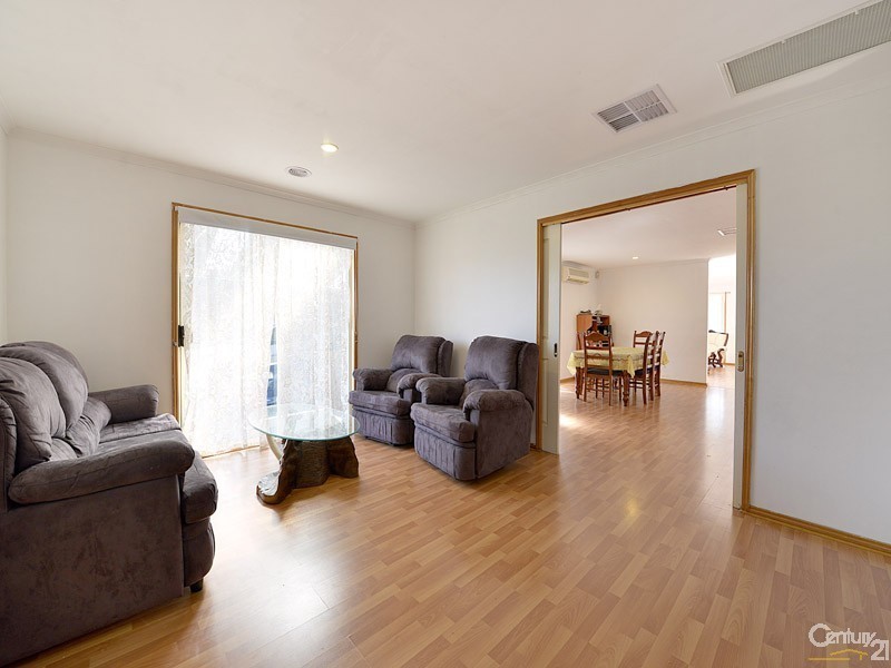 51 Sneddon Drive, Narre Warren South VIC 3805