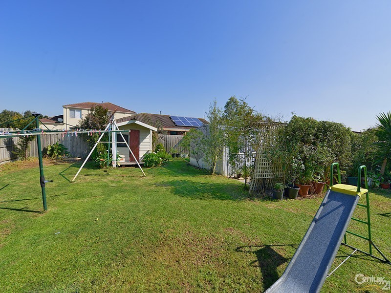 51 Sneddon Drive, Narre Warren South VIC 3805