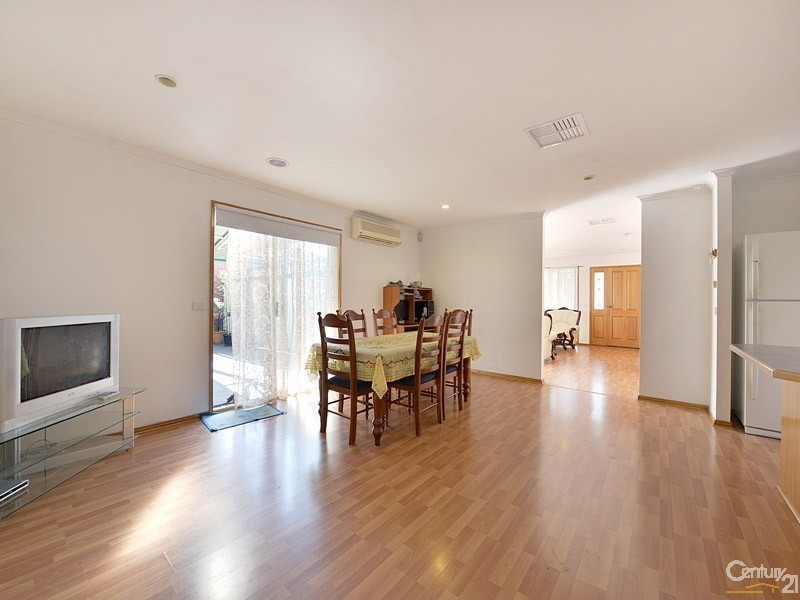 51 Sneddon Drive, Narre Warren South VIC 3805