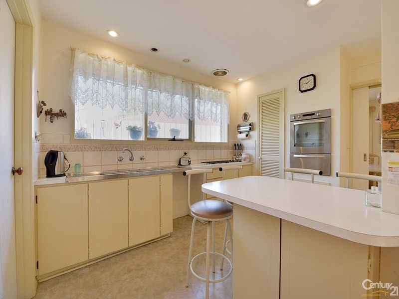 6 Kinarra Court, Springvale South VIC 3172