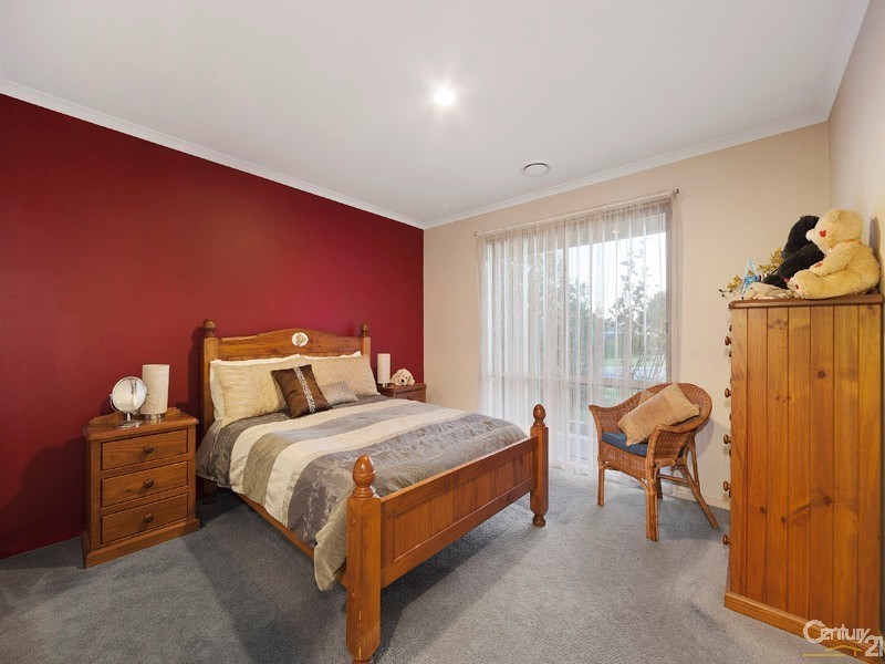 8 Browtop Road, Narre Warren VIC 3805