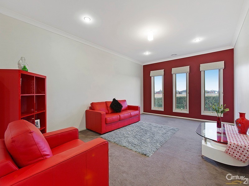 74 Webster Way, Pakenham VIC 3810