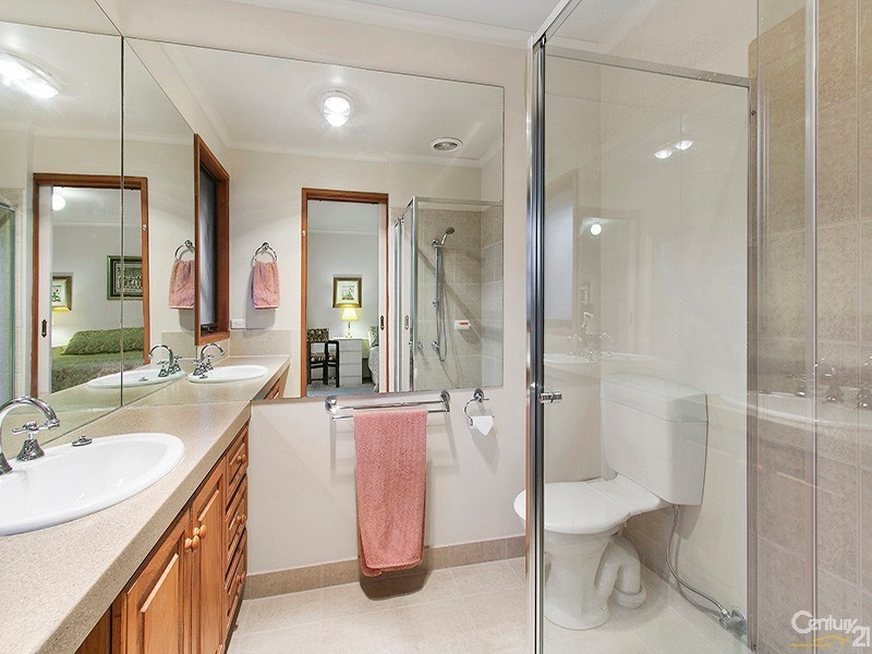 2 Tanunda Close, Narre Warren VIC 3805