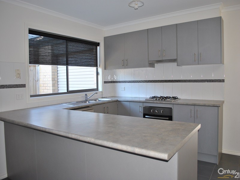 21 Evesham Street, Cranbourne North VIC 3977