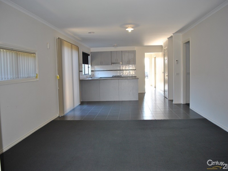 21 Evesham Street, Cranbourne North VIC 3977