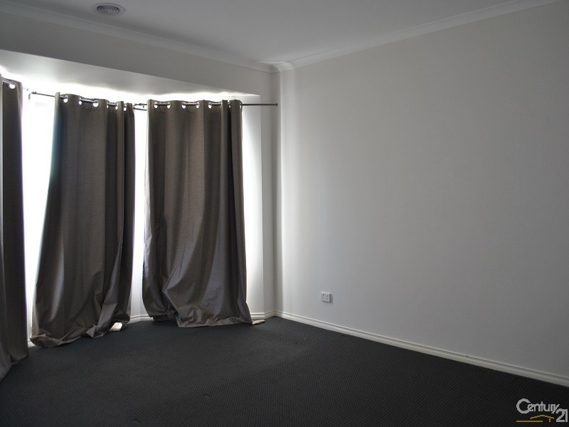 21 Evesham Street, Cranbourne North VIC 3977