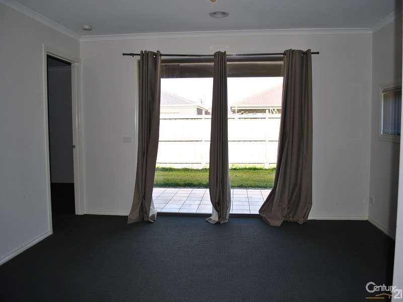 21 Evesham Street, Cranbourne North VIC 3977