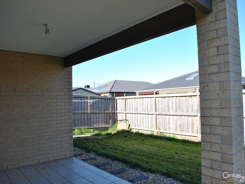 21 Evesham Street, Cranbourne North VIC 3977