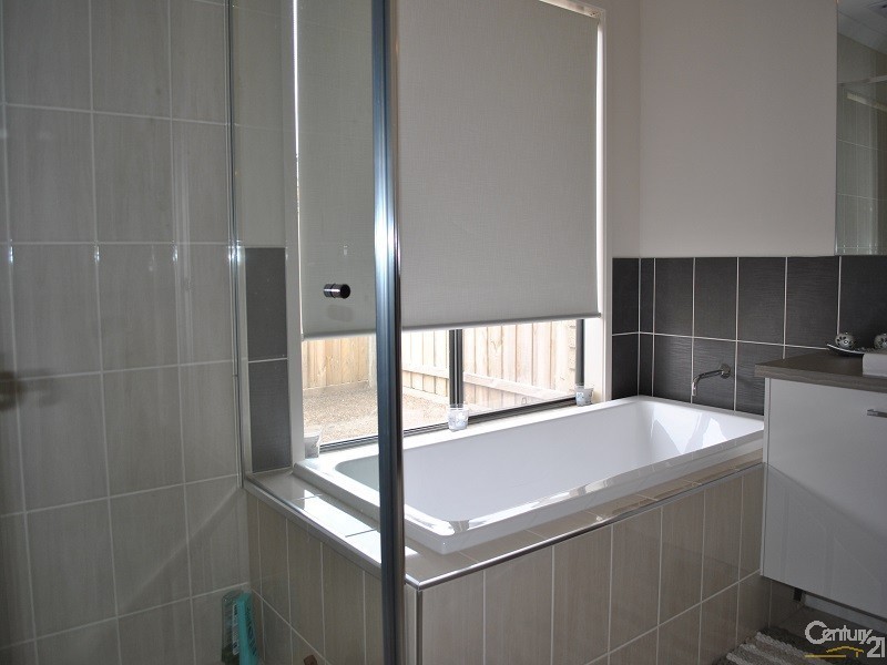 38 Cranbrook Circuit, Officer VIC 3809