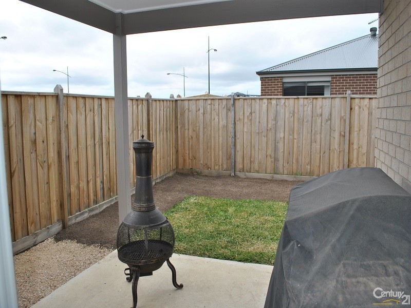 38 Cranbrook Circuit, Officer VIC 3809