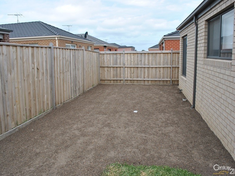 38 Cranbrook Circuit, Officer VIC 3809