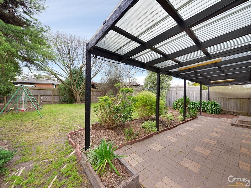 18 Floriana Avenue, Doveton VIC 3177