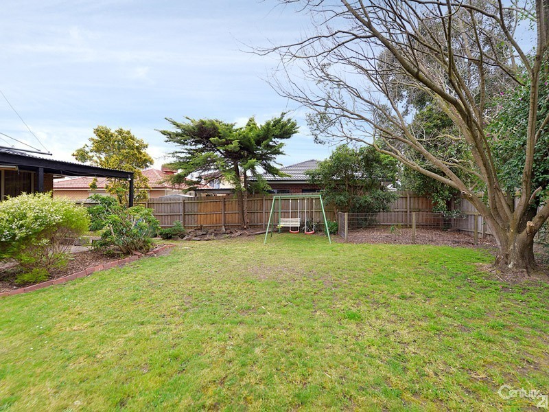 18 Floriana Avenue, Doveton VIC 3177