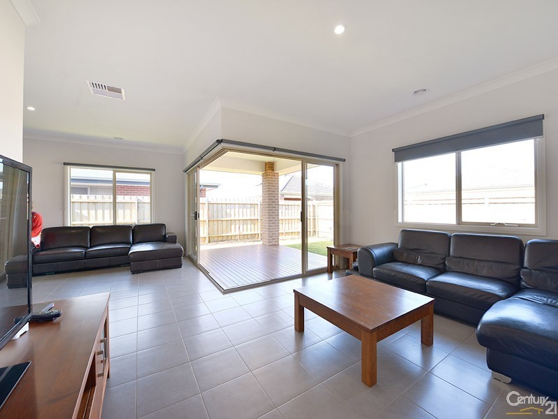 14 Jasmine Grove, Officer VIC 3809