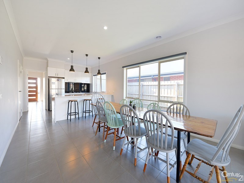 14 Jasmine Grove, Officer VIC 3809