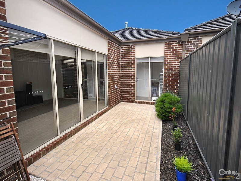 80 Sabel Drive, Cranbourne North VIC 3977