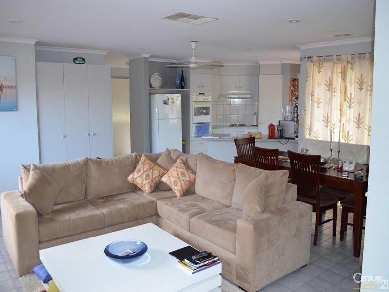 36 Cobblestone Avenue, Narre Warren South VIC 3805