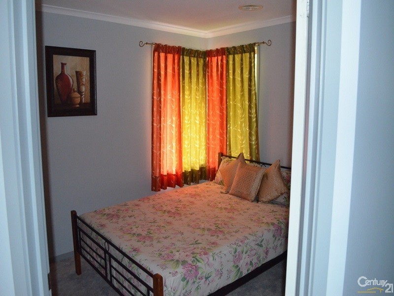 36 Cobblestone Avenue, Narre Warren South VIC 3805