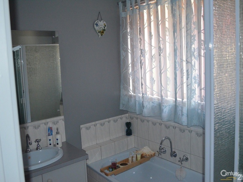 36 Cobblestone Avenue, Narre Warren South VIC 3805